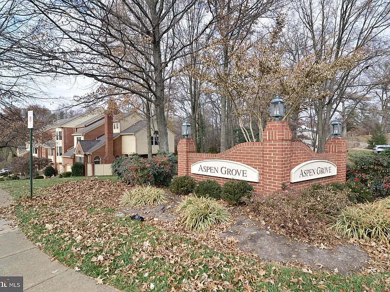 10200 Aspen Willow Dr — Photo 60
