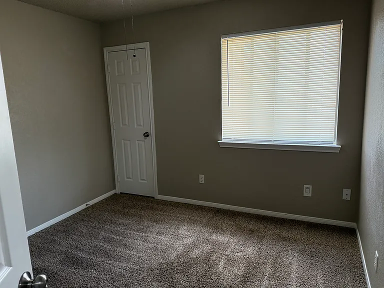 3208 Green Valley Dr — Photo 14