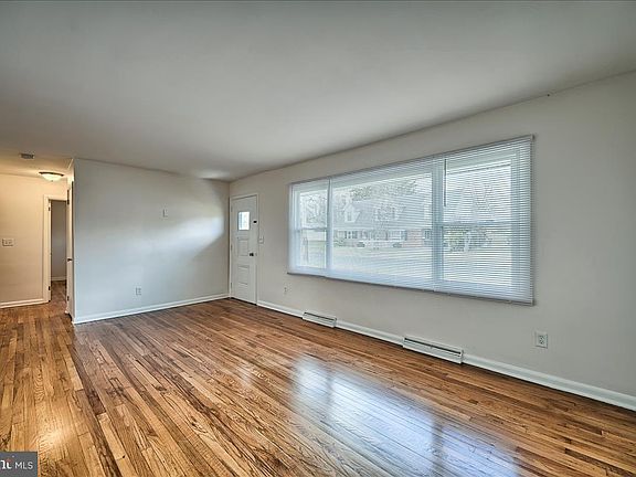3rd image of 22 Chestnut St