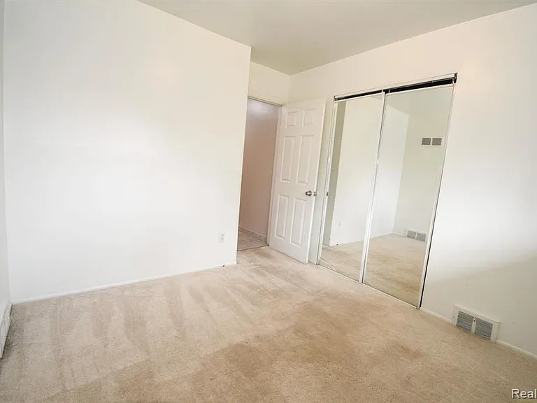 Tapert Dr — Photo 13