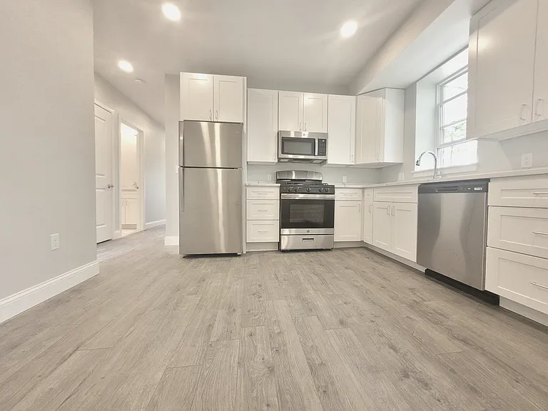336 Warren St #4 — Photo 2