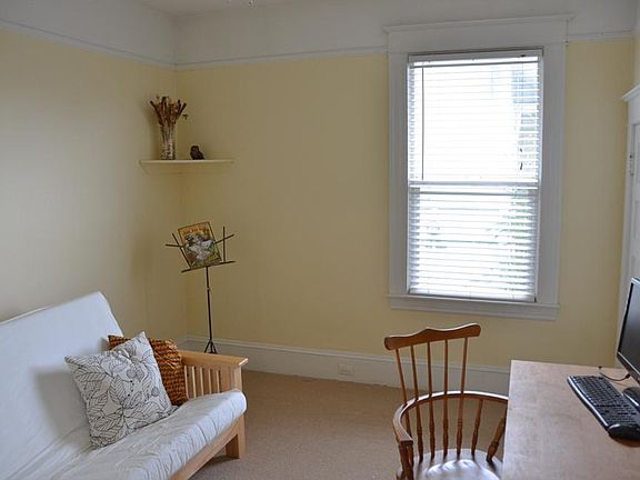 Second bedroom or study with small, walk-in closet