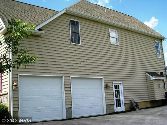 3rd image of 1 Eagleaire Way