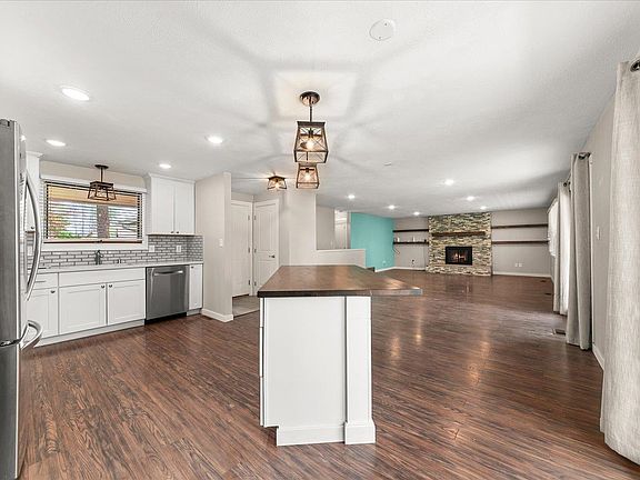 4th image of 1006 W Bellwood Dr