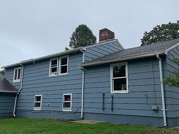 3rd image of 15 Old Black Point Rd
