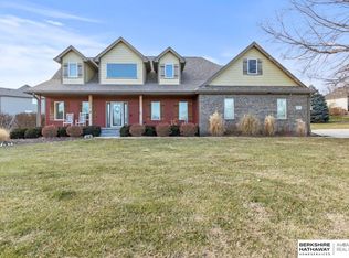 3808 Fox Ridge Dr, Bellevue, NE 68123