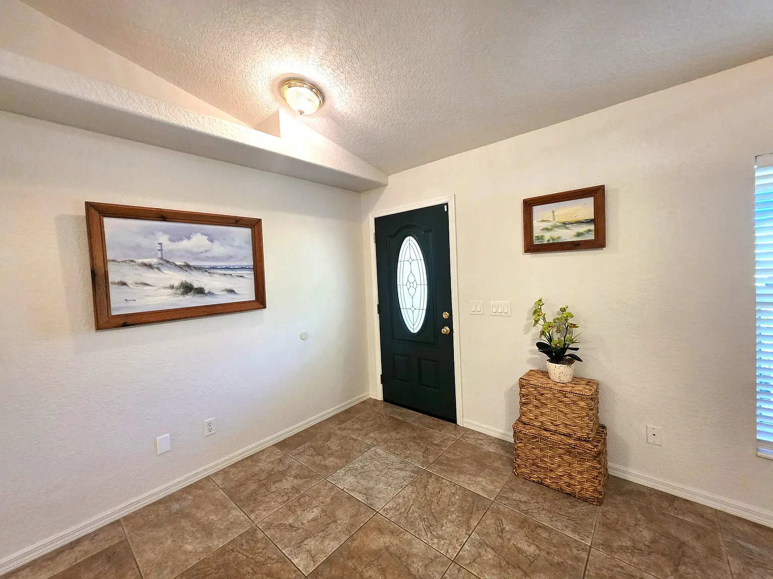 3 bed, 2.0 bath, 1478 sqft, $2,400 — Photo 3