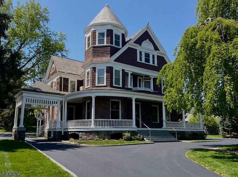 1st image of 314 Cornelia St #4