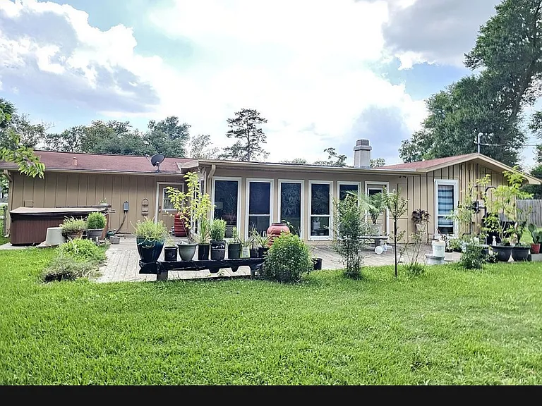 990 Evergreen Ln — Photo 4