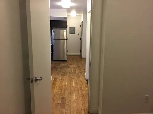 Rented by Niko International Brokerage | media 17