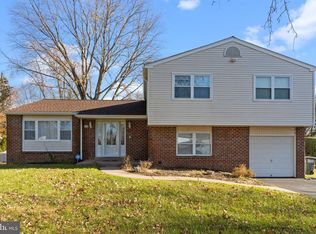 24 Tulip Rd, Holland, PA 18966