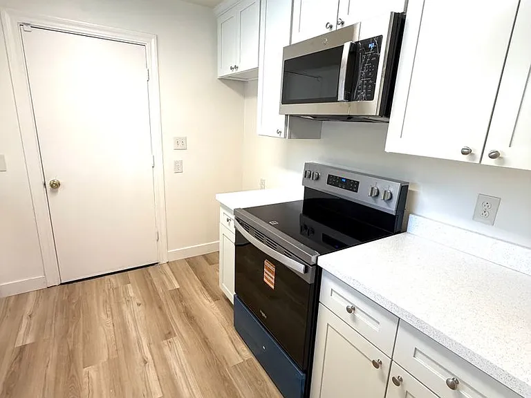 877 Eleanor Ave — Photo 3