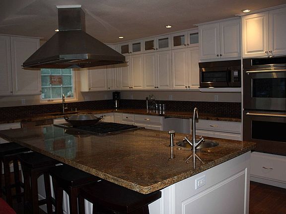 3rd image of 5823 Cardoza Dr