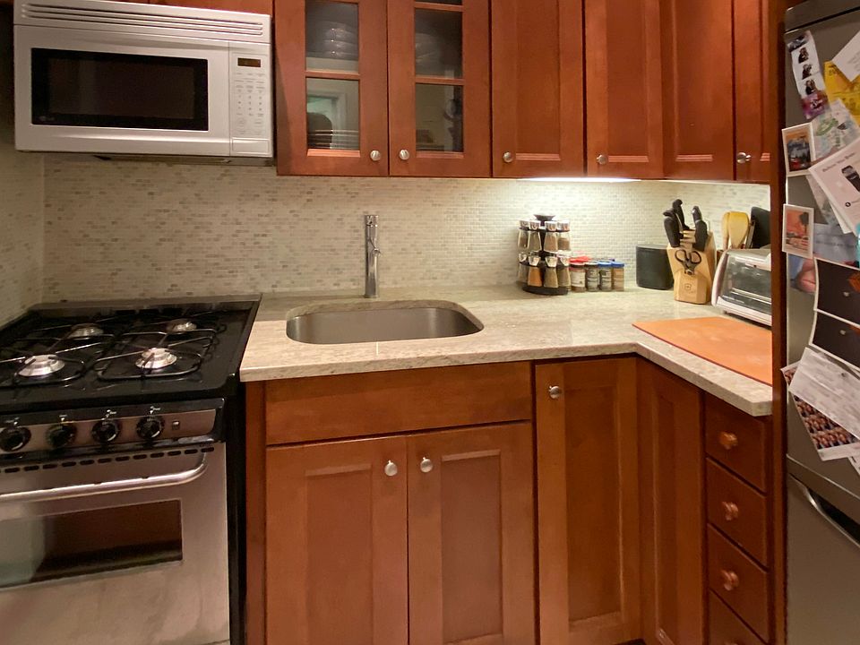 1st image of 353 E 50th St APT 4R