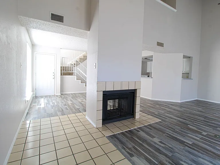 3815 Bremen Ave — Photo 2