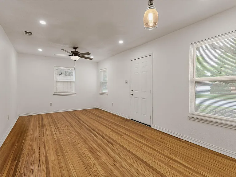 3004 Ballinger Dr — Photo 3