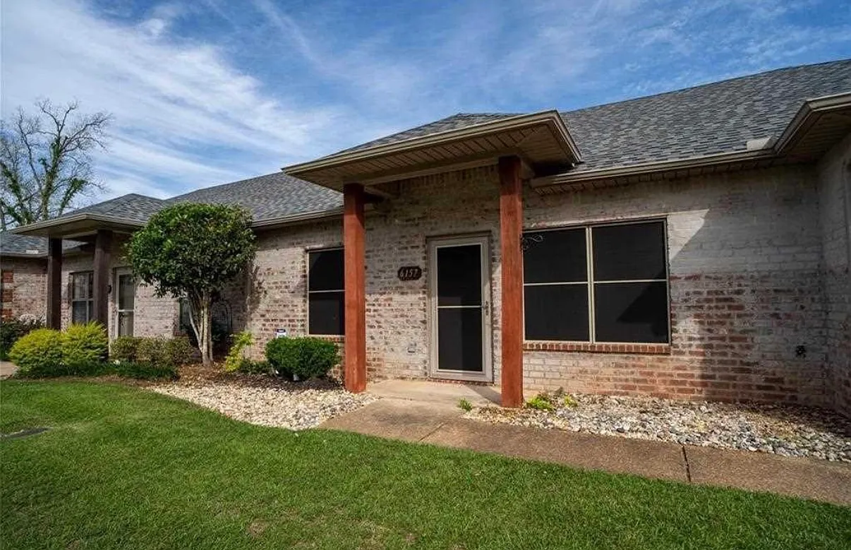 6157 Rachelle Dr — Photo 3
