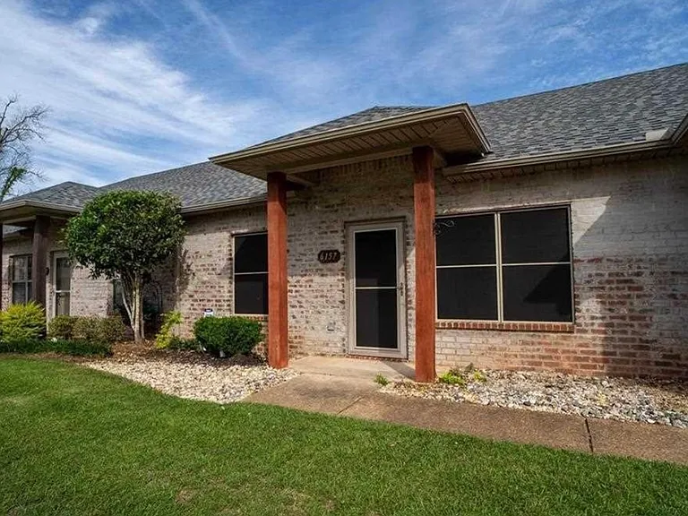 6157 Rachelle Dr — Photo 3