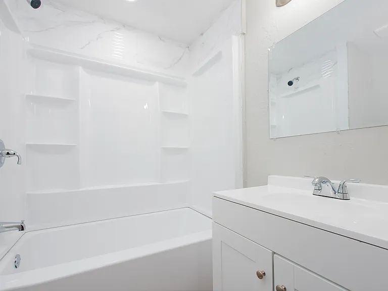 227 W Johnson St — Photo 11