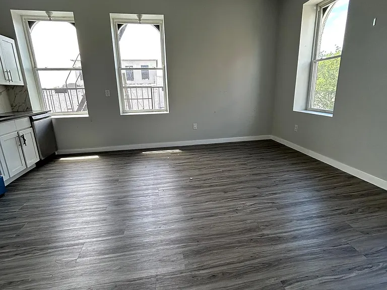 98 Clinton Ave #3 — Photo 4