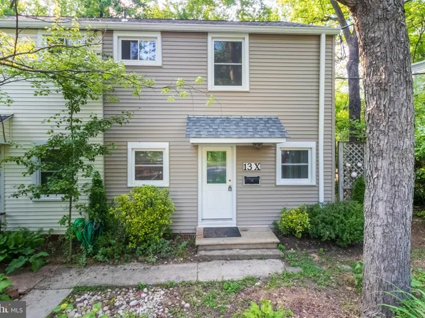 13 Hillside Rd, Greenbelt, MD 20770