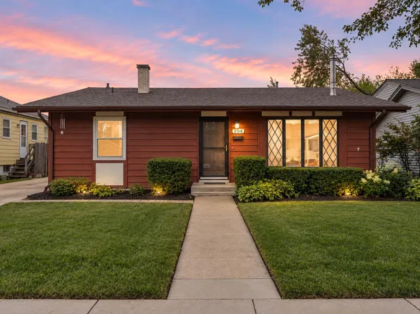 206 E Manor Dr, Griffith, IN 46319