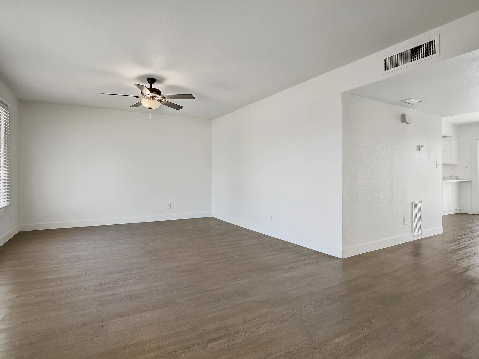 3 bed, 2.5 bath, 1696 sqft, $1,950 — Photo 3