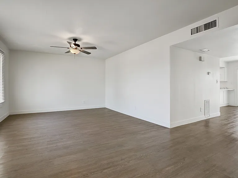 8404 N 32nd Ave — Photo 3