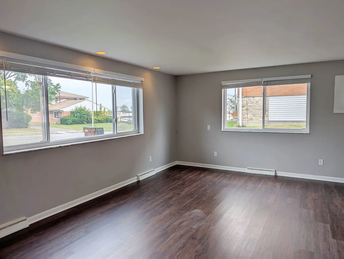 Building Photo - 110 Cromwell Pl #1