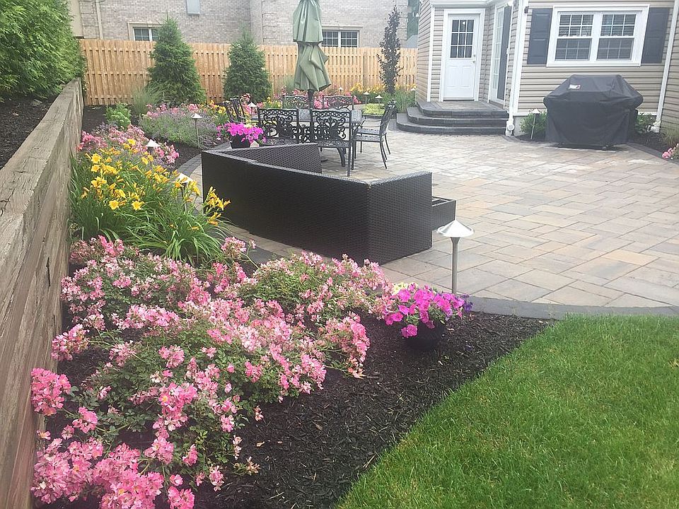 1st image of 389 Luhmann Dr