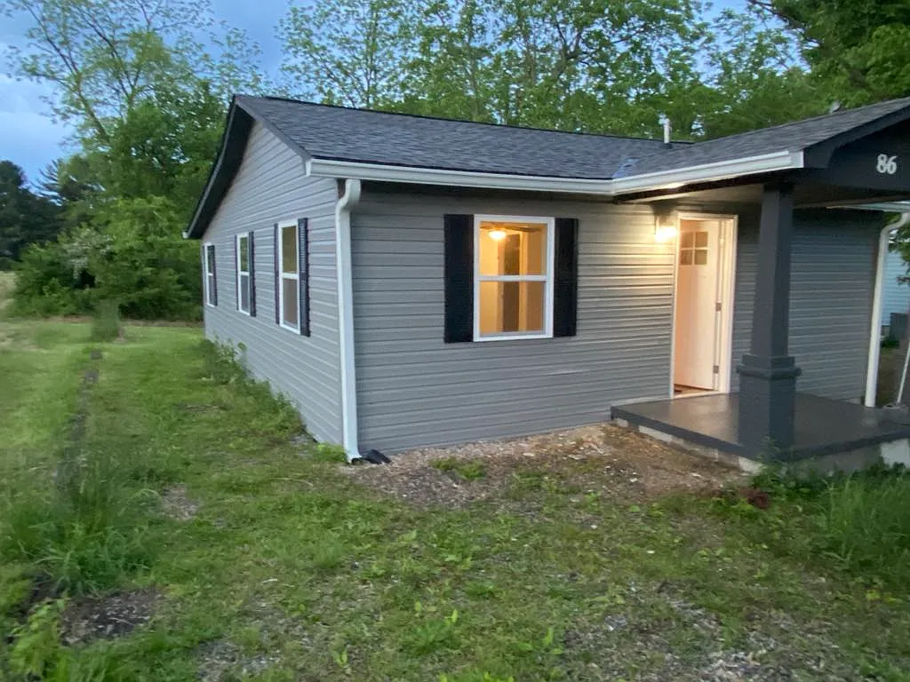 3 bed, 740 sqft, $1,300 — Photo 3