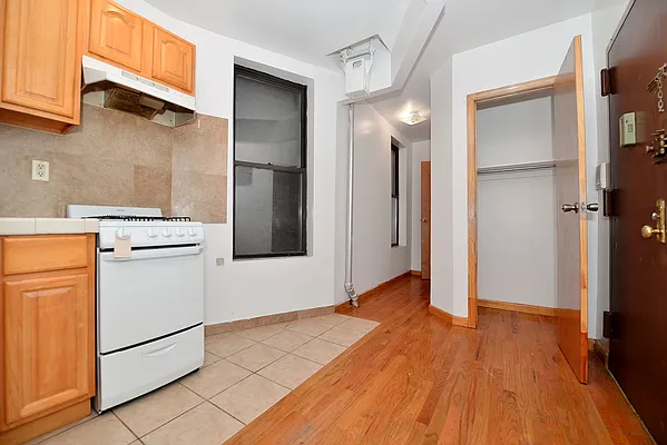 Rented by J Misrahi Realty Corp | media 4