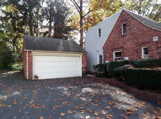 5708 Little Falls Rd, Arlington, VA 22207