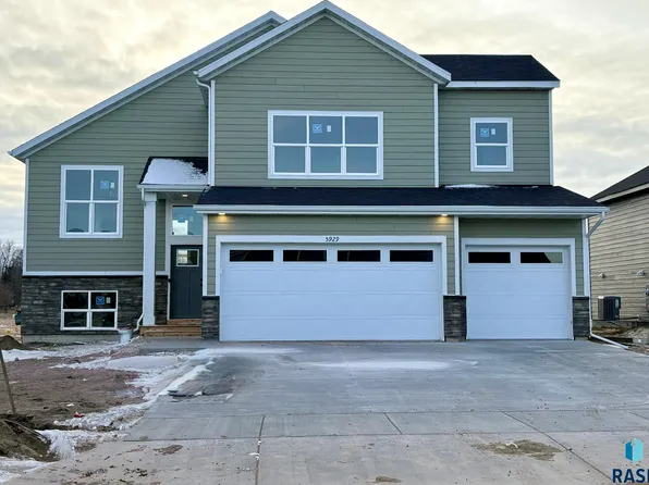 5929 S Coneflower Ave, Sioux Falls, SD 57108