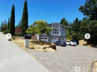 3530 Deer Hill Rd, Lafayette, CA 94549