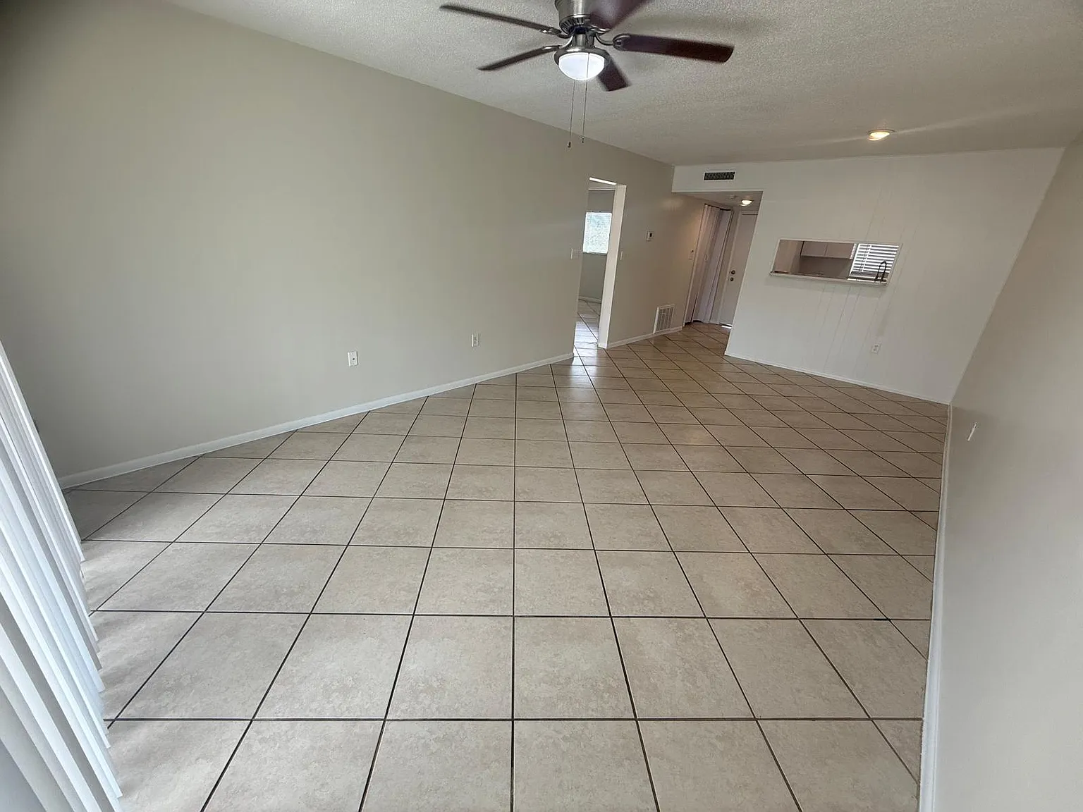 809 W Lancaster Rd — Photo 2