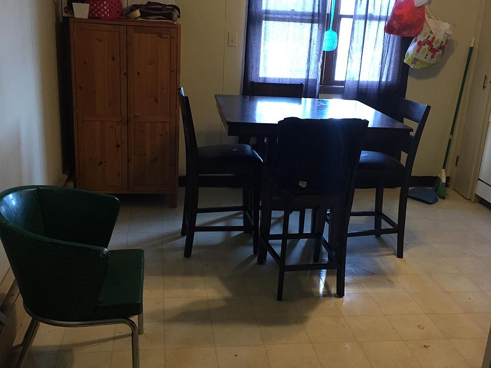 2nd image of 410 E Union St #A