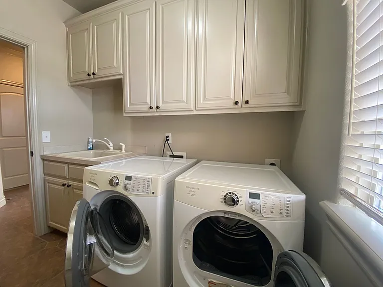 3605 N Narcissus Ave — Photo 30