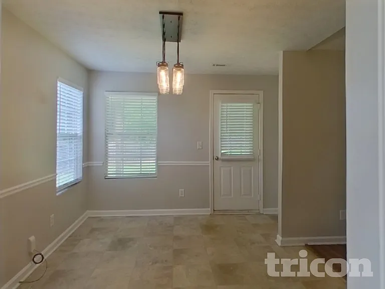 314 Shelley Ln — Photo 5