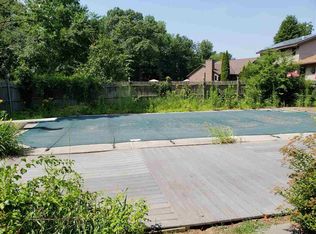 10 Oakwood Dr, Albany, NY 12205