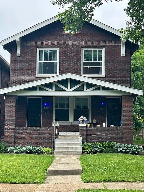 3122 Geyer, first floor apartment with covered front porch.