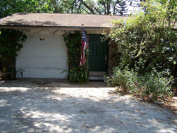 Front of 8732 Overloook Drive