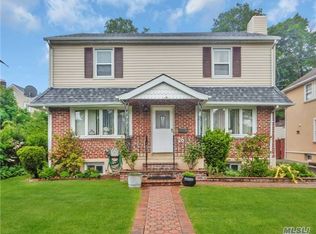 26 Clark Dr, Great Neck, NY 11020