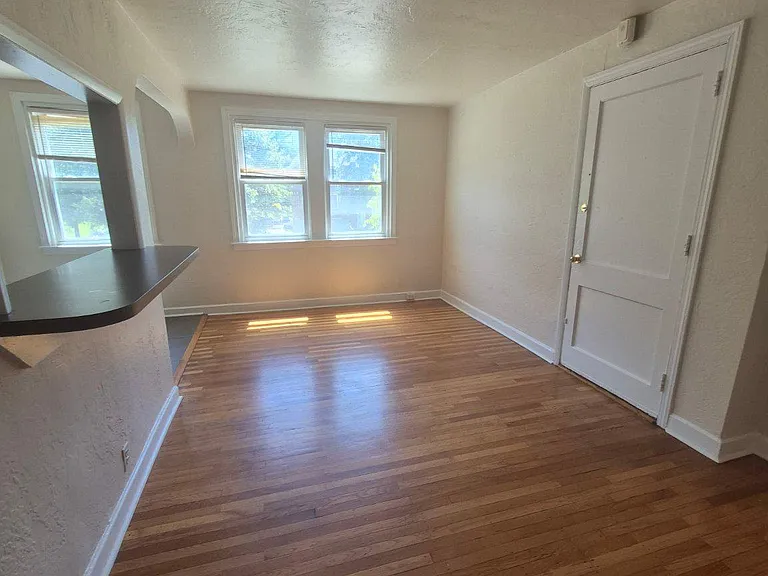 395 1/2 E Cliveden St #1 — Photo 6