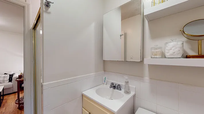 Rented by Bond New York | media 23