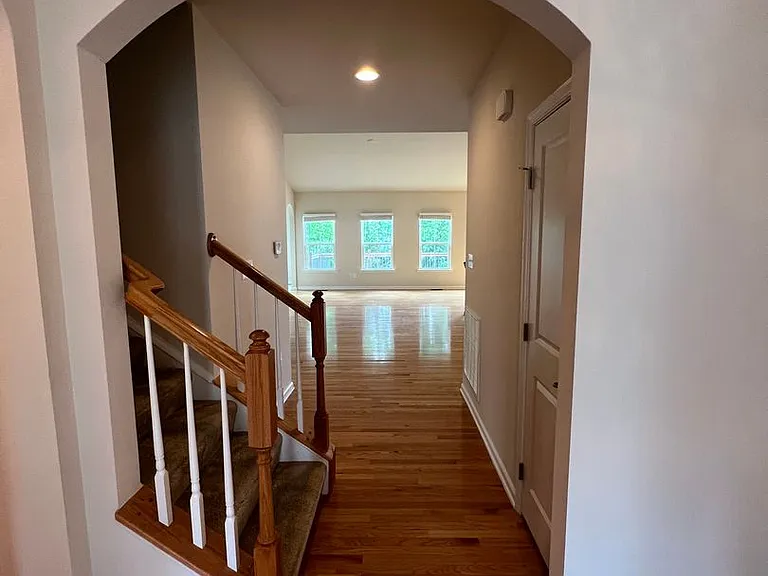 965 Eagle Pl N — Photo 15