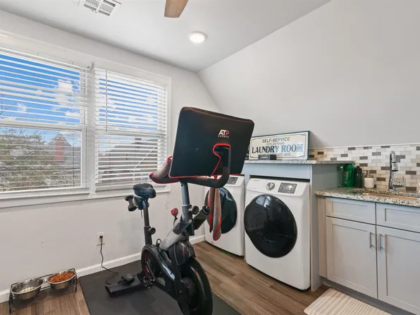 81 Humphrey Avenue image 32 of 37