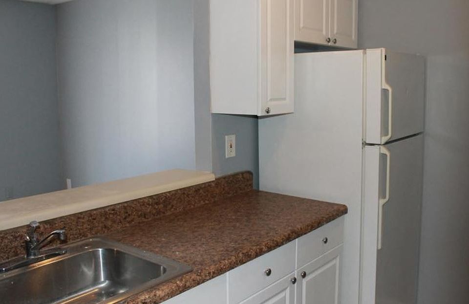 2nd image of 1242 Saratoga Dr APT A