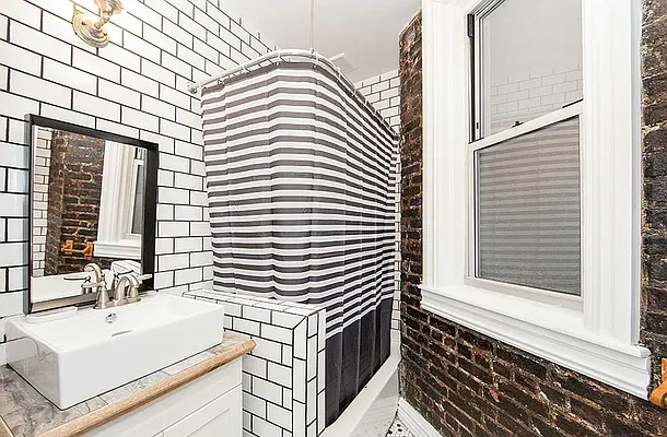 Rented by Safdie Realty Group | media 10