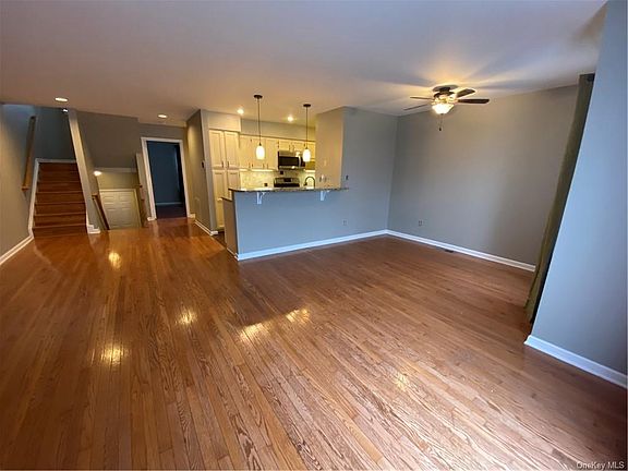 4th image of 406 Arbor Ln